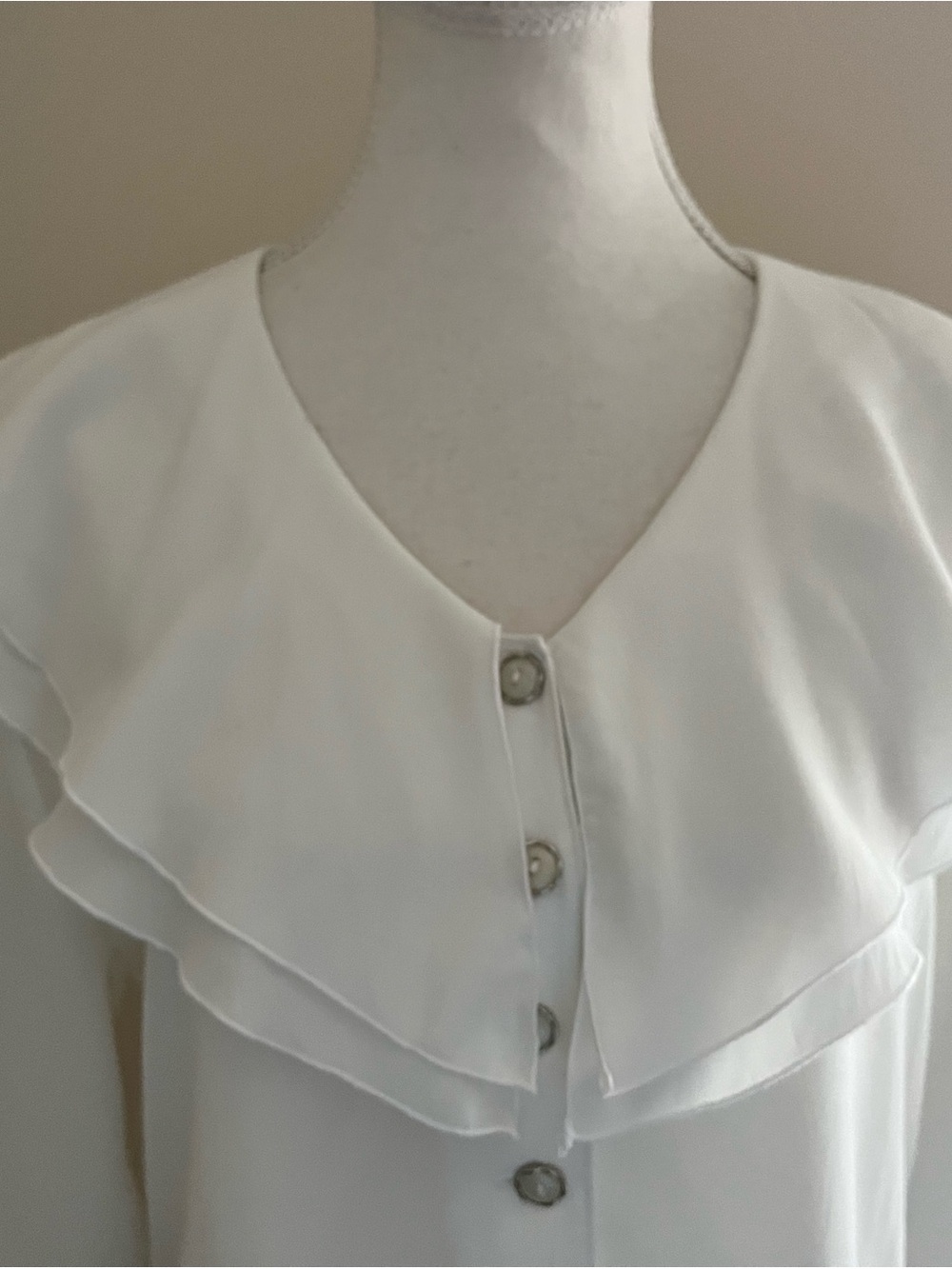 White Ruffled Collar Button-Front Blouse - Picture 4 of 8